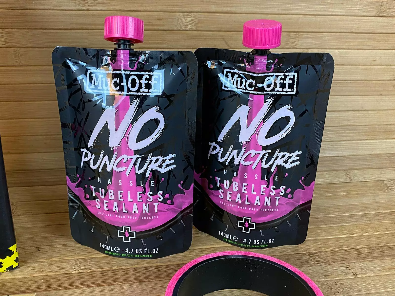 Muc-Off Muc Off Ultimate Tubeless Kit XC/Trail Tubeless Set Mit Ventilen, Milch Und Felgenband 5 Muc-Off Muc Off Ultimate Tubeless Kit XC/Trail Tubeless Set Mit Ventilen, Milch Und Felgenband – Bild 3
