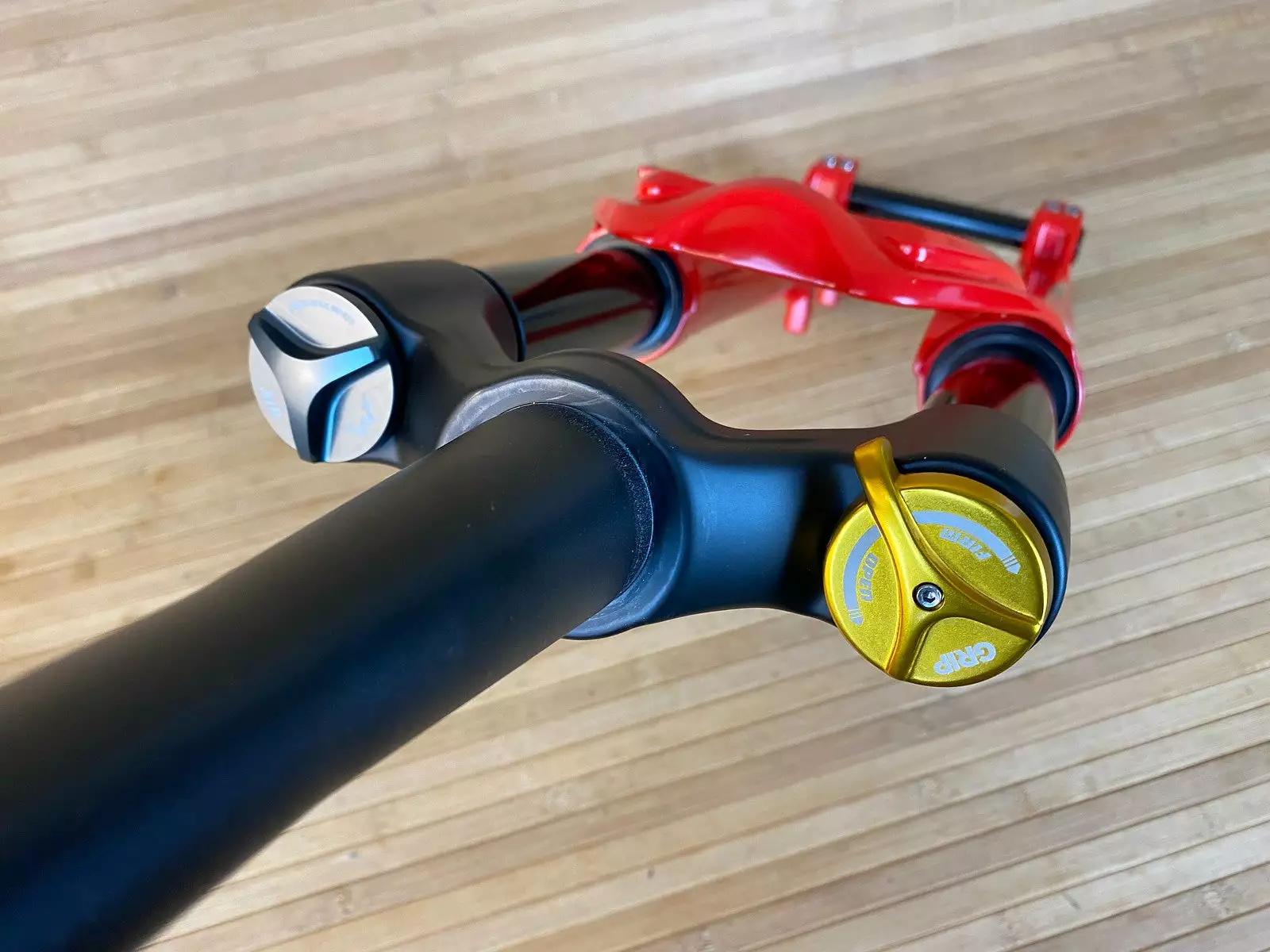 Marzocchi BOMBER DJ Rot 100mm / 26" Dirt Federgabel 11 Marzocchi BOMBER DJ Rot 100mm / 26" Dirt Federgabel – Bild 9