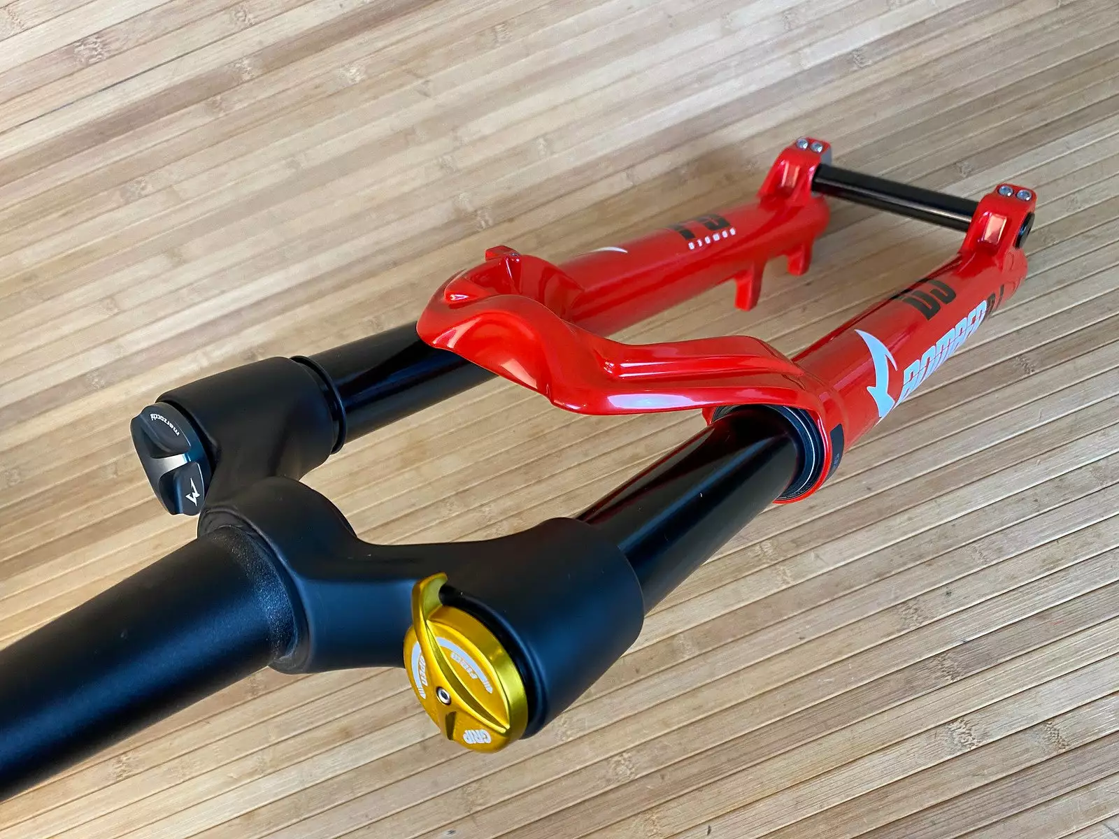 Marzocchi BOMBER DJ Rot 100mm / 26" Dirt Federgabel 10 Marzocchi BOMBER DJ Rot 100mm / 26" Dirt Federgabel – Bild 8