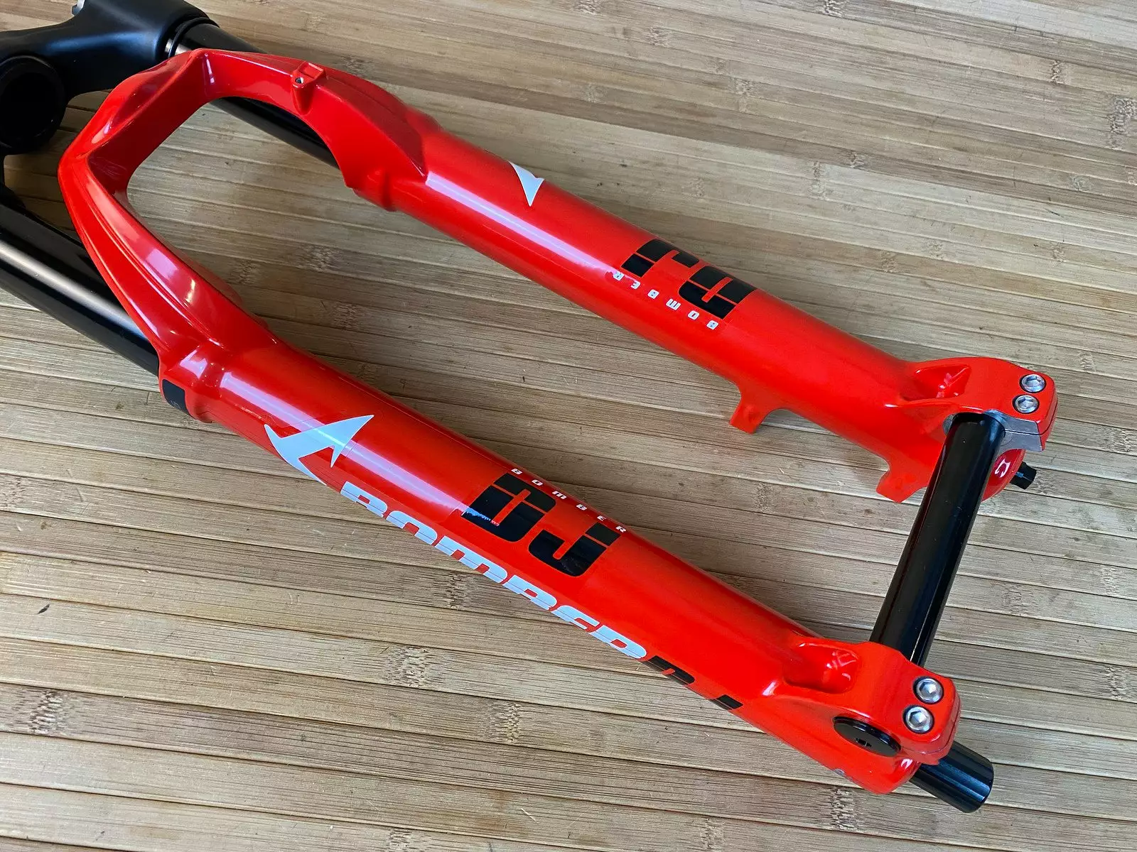 Marzocchi BOMBER DJ Rot 100mm / 26" Dirt Federgabel 9 Marzocchi BOMBER DJ Rot 100mm / 26" Dirt Federgabel – Bild 7