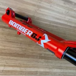 Marzocchi BOMBER DJ Rot 100mm / 26" Dirt Federgabel 20 Marzocchi BOMBER DJ Rot 100mm / 26" Dirt Federgabel -Neatflow Verkäufe 5563300 large