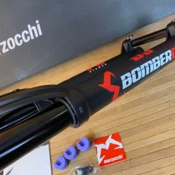 Marzocchi BOMBER DJ Schwarz 100mm / 26" Dirt Federgabel -Neatflow Verkäufe 5563326 large