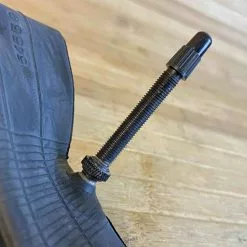 Vee Tire Schlauch 26" 2.3/2.5 Presta FV 48 -Neatflow Verkäufe IMG 0127 scaled