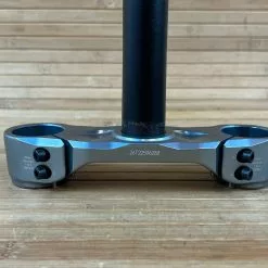 Rock-shox Rock Shox Boxxer Untere Brücke Mit Schaft 1 1/8" Crown-Steerer 46mm Offset ( 10 OS ) -Neatflow Verkäufe IMG 0146 84476793 58df 4900 9143 703a44d48781