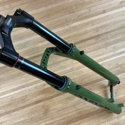 Rock-shox RockShox Lyrik Ultimate RC2 2023 Federgabel 29" / 160mm Grün / Green -Neatflow Verkäufe IMG 0246 6a7121a5 7043 44ac a866 1fa1f4dcb941