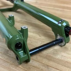 Rock-shox RockShox Lyrik Ultimate RC2 2023 Federgabel 29" / 160mm Grün / Green -Neatflow Verkäufe IMG 0250 6df3b1d7 4b25 4053 808c 8acfed3a9e6a