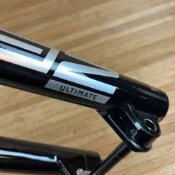 Rock-shox RockShox Zeb Ultimate Federgabel Schwarz 190mm / 27,5" -Neatflow Verkäufe IMG 0260