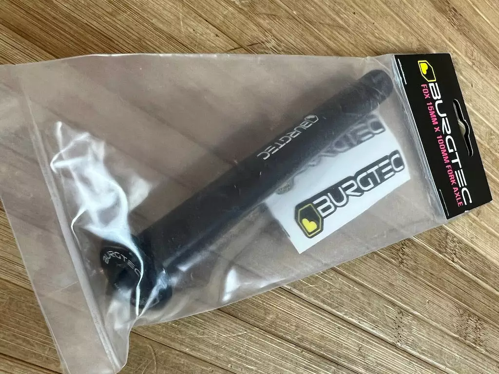 Burgtec FOX 100x15mm Achse NON Boost Black / Schwarz 4 Burgtec FOX 100x15mm Achse NON Boost Black / Schwarz – Bild 2