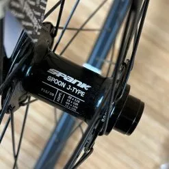 Spank Spoon 32 26" Vorderrad Schwarz 110x20 Und 100x15 -Neatflow Verkäufe IMG 0714