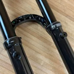 Fox 36 2021 Grip 3-POS 160mm / 27,5" Federgabel Shiny Black 23 Fox 36 2021 Grip 3-POS 160mm / 27,5" Federgabel Shiny Black -Neatflow Verkäufe IMG 0752 0f18b823 7b90 46dc 8b12 609b616ecf95