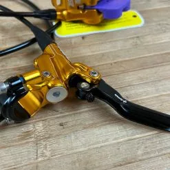 Formula CURA 4 Scheibenbremse Gold VR Oder HR -Neatflow Verkäufe IMG 1025 f453b0ab a562 45bb 9871 d40b36eb48b3