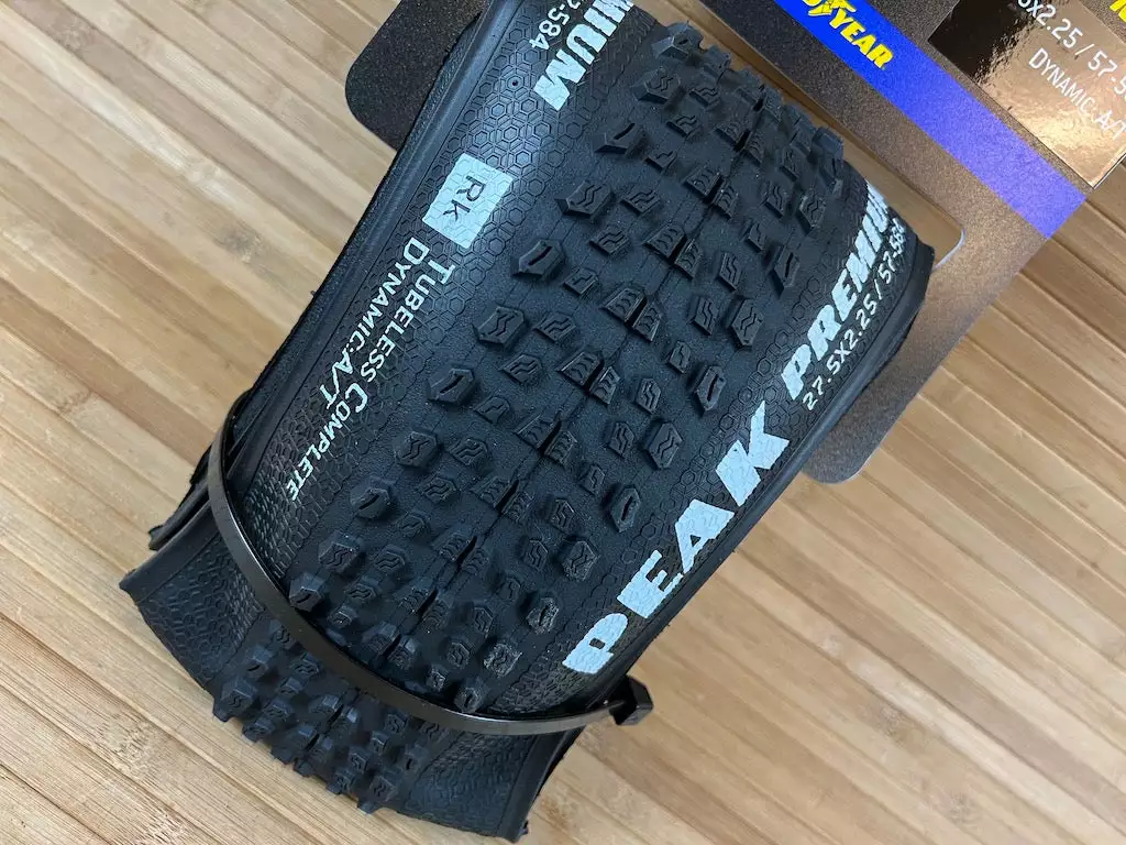 Goodyear Peak Tubeless Complete Premium 27,5 X 2,25" XC Reifen 4 Goodyear Peak Tubeless Complete Premium 27,5 X 2,25" XC Reifen – Bild 2