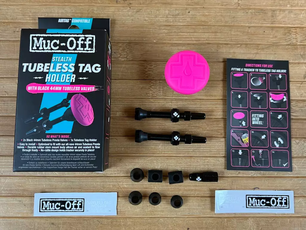 Muc-Off Muc Off Tubeless Tag Holder & 44mm Valve Kit Black 3 Muc-Off Muc Off Tubeless Tag Holder & 44mm Valve Kit Black