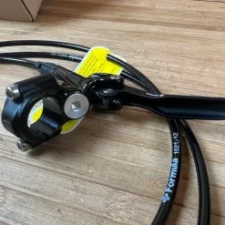 Formula CURA 4 Scheibenbremse Glossy Black VR Oder HR -Neatflow Verkäufe IMG 1830