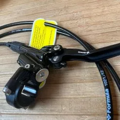 Formula CURA 4 Scheibenbremse Glossy Black VR Oder HR -Neatflow Verkäufe IMG 1831