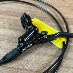 Formula CURA 4 Scheibenbremse Glossy Black VR Oder HR -Neatflow Verkäufe IMG 1832