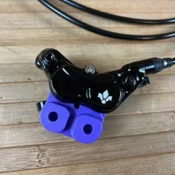 Formula CURA 4 Scheibenbremse Glossy Black VR Oder HR -Neatflow Verkäufe IMG 1833