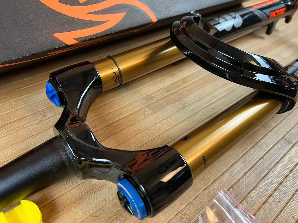 Fox 2021 38 Factory 27,5" 160mm Grip2 44mm Rake Federgabel Black 5 Fox 2021 38 Factory 27,5" 160mm Grip2 44mm Rake Federgabel Black – Bild 3