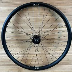 DMR Comp Disc Laufrad Vorne / VR 26" Schnellspanner Schwarz