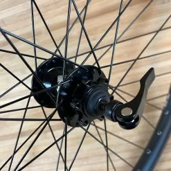 DMR Comp Disc Laufrad Vorne / VR 26" Schnellspanner Schwarz -Neatflow Verkäufe IMG 2028