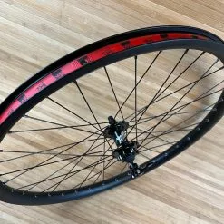 DMR Comp Disc Laufrad Vorne / VR 26" Schnellspanner Schwarz -Neatflow Verkäufe IMG 2030