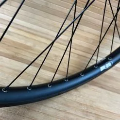 DMR Comp Disc Laufrad Vorne / VR 26" Schnellspanner Schwarz -Neatflow Verkäufe IMG 2031