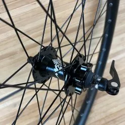 DMR Comp Disc Laufrad Vorne / VR 26" Schnellspanner Schwarz -Neatflow Verkäufe IMG 2032