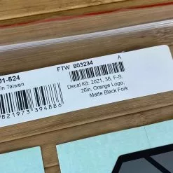 Fox Decal Kit 36 2021 F-S Orange Logo / Matte Black DJ 26" -Neatflow Verkäufe IMG 2383 scaled