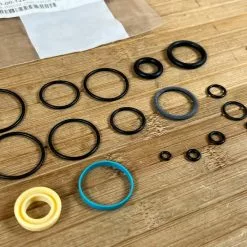 Fox DHX Van R / RC Seal Kit / Dichtungen / Rebuild Kit -Neatflow Verkäufe IMG 3529 319a0c6b 71f7 4065 9770 bc52ff8e094d