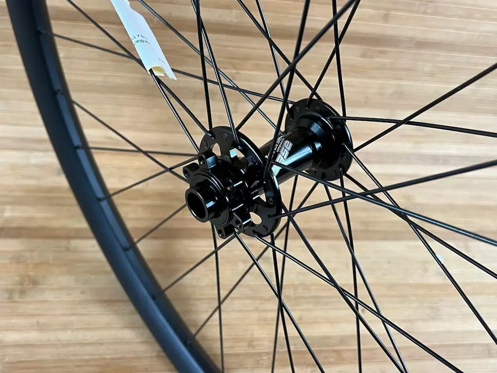 Reverse Black One Vorderrad VR 29" Boost 110 X 15mm Schwarz 9 Reverse Black One Vorderrad VR 29" Boost 110 X 15mm Schwarz – Bild 7