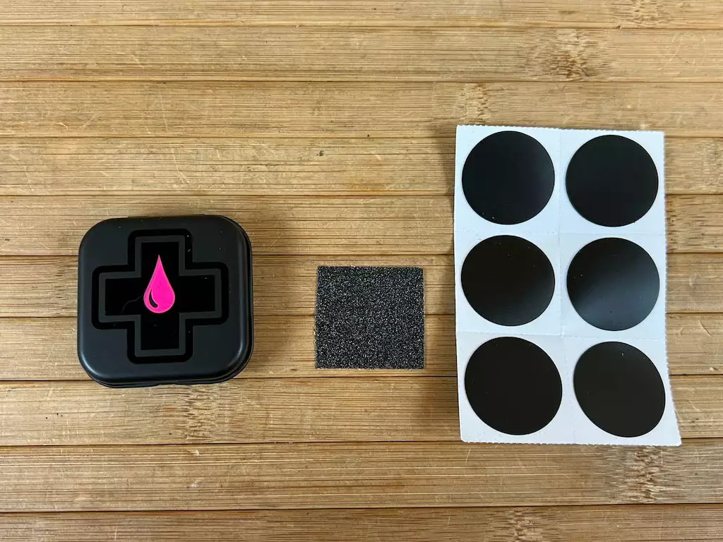 Muc-Off Muc Off Glueless Patch Kit Flickzeug Selbstklebend 3 Muc-Off Muc Off Glueless Patch Kit Flickzeug Selbstklebend