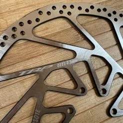 TRP R1 Disc / Bremsscheibe 6-Loch 223mm / 2,3mm 14 TRP R1 Disc / Bremsscheibe 6-Loch 223mm / 2,3mm -Neatflow Verkäufe IMG 5042 7a70aee7 8240 4ef1 bca8 9a190a542a62