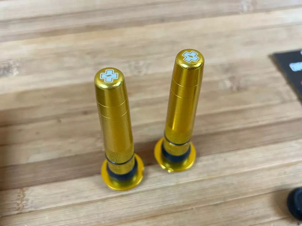 Muc-Off Stealth Tubeless Puncture Plug Set Gold 8 Muc-Off Stealth Tubeless Puncture Plug Set Gold – Bild 6