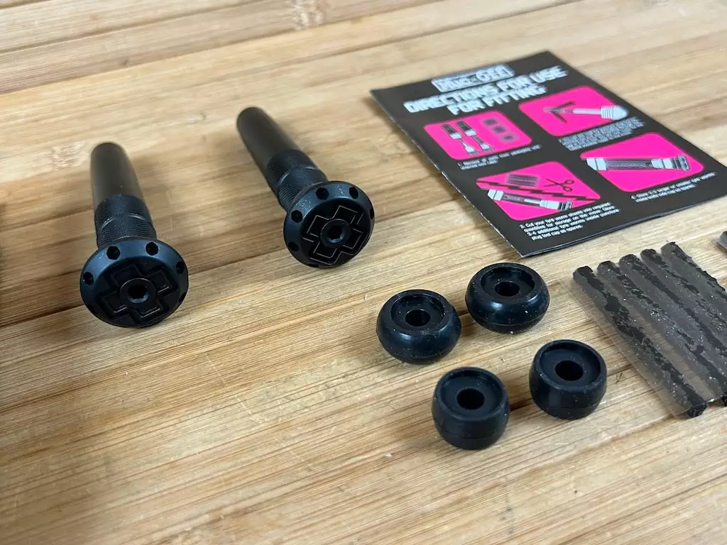 Muc-Off Stealth Tubeless Puncture Plug Set Schwarz 5 Muc-Off Stealth Tubeless Puncture Plug Set Schwarz – Bild 3