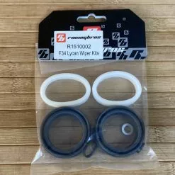 Racingbros Low Friction Abstreiferset / Dichtungen 34mm -Neatflow Verkäufe IMG 6075 scaled