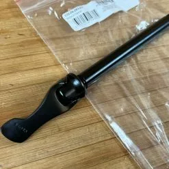 FOX Achse 2020 110x15mm Boost Schwarz Axle Schnellspanner -Neatflow Verkäufe IMG 6098 334acaa2 6441 476b 89e8 ed22f44a174e