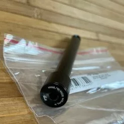 FOX 36/38 Kabolt / KaboltX Achse Schwarz -Neatflow Verkäufe IMG 6103 6bf7c5d9 2b60 45d7 942f 66600f1b55f6