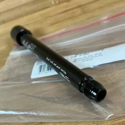 FOX 36/38 Kabolt / KaboltX Achse Schwarz -Neatflow Verkäufe IMG 6104 47f4f020 3663 4f95 8a8d 7aeb30001b27