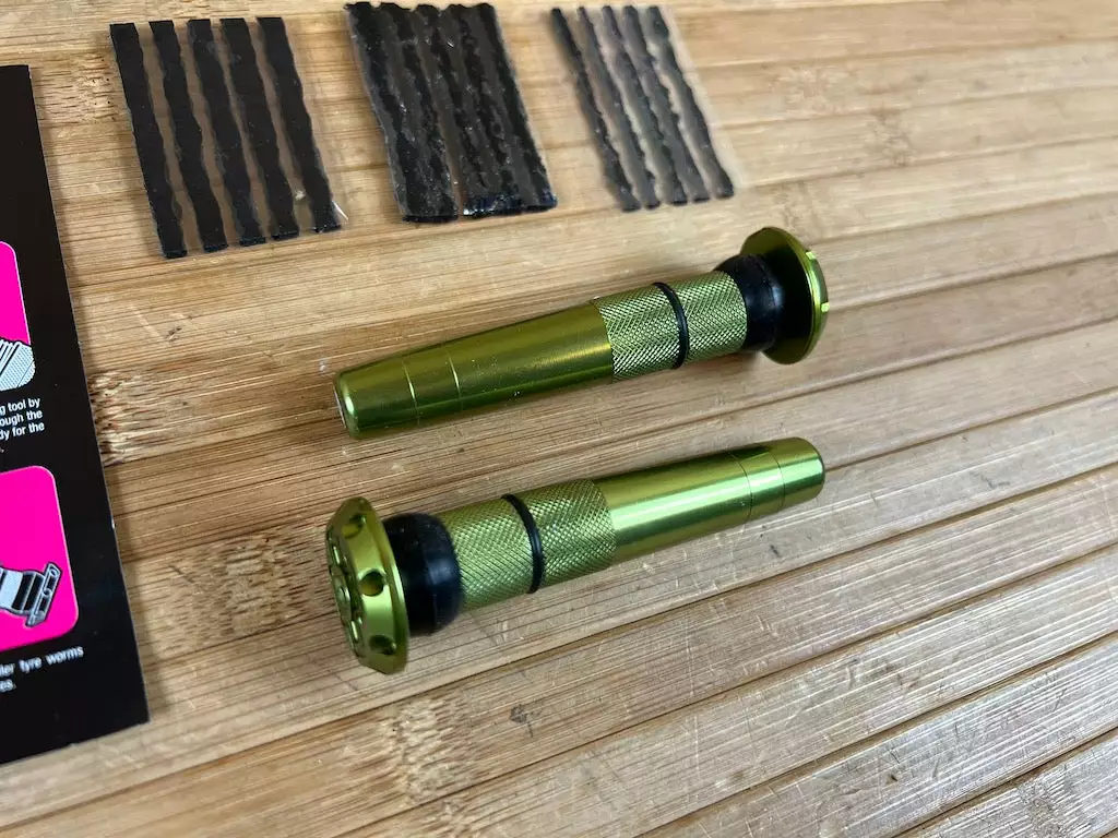 Muc-Off Stealth Tubeless Puncture Plug Set Green 5 Muc-Off Stealth Tubeless Puncture Plug Set Green – Bild 3