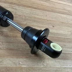 Fox DHX2 Factory 2-POS 230 X 65mm Dämpfer 2022 / 23 -Neatflow Verkäufe IMG 6555 29374a22 3b75 4b51 94c7 ae5ee0c34fa2