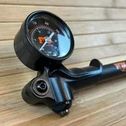 Fox Dämpferpumpe / Gabelpumpe 350PSI Schwarz -Neatflow Verkäufe IMG 6583 edd988c6 511b 47fa 9b42 1260b72fb1e4