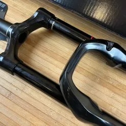 RockShox Yari RC Modelljahr 2021 29" / 170mm Federgabel -Neatflow Verkäufe IMG 6643 940cd868 3325 4651 8ccc 41f3da4f5ba4