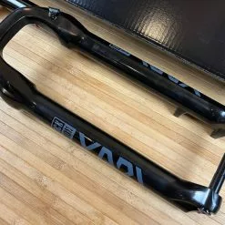 RockShox Yari RC Modelljahr 2021 29" / 170mm Federgabel -Neatflow Verkäufe IMG 6644 d53ec5f1 1330 4145 867c 97e0c55253f5