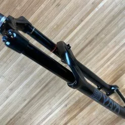 RockShox Yari RC Modelljahr 2021 29" / 170mm Federgabel -Neatflow Verkäufe IMG 6647 6f8cd33a cb22 41c1 b6dd 1213df521184