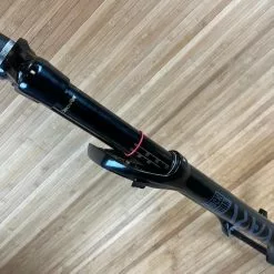 RockShox Yari RC Modelljahr 2021 29" / 170mm Federgabel -Neatflow Verkäufe IMG 6650 24c1ddc8 9b2d 4887 9f57 0fdf49276802