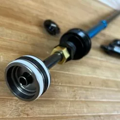 Manitou Dorado 37 Air Spring Einheit Mit Cap PRO / Expert -Neatflow Verkäufe IMG 7276 428d83a2 af40 4e11 840e 09ca8b9620a3