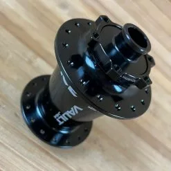 Race Face Vault VR Nabe Boost 110x15 32 Loch Schwarz -Neatflow Verkäufe IMG 7618 c5785b8d c5e2 4a09 af88 691381c3009e