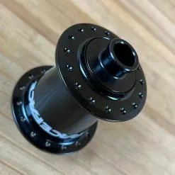 Race Face Vault VR Nabe Boost 110x15 32 Loch Schwarz -Neatflow Verkäufe IMG 7619 b6b81e4c acc2 4fb1 aa57 784d9da66cb8