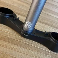 Fox 40 Untere Brücke Mit Schaft 1 1/8" Crown-Steerer -Neatflow Verkäufe IMG 7853 scaled