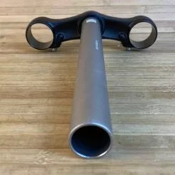 Fox 40 Untere Brücke Mit Schaft 1 1/8" Crown-Steerer -Neatflow Verkäufe IMG 7855 scaled